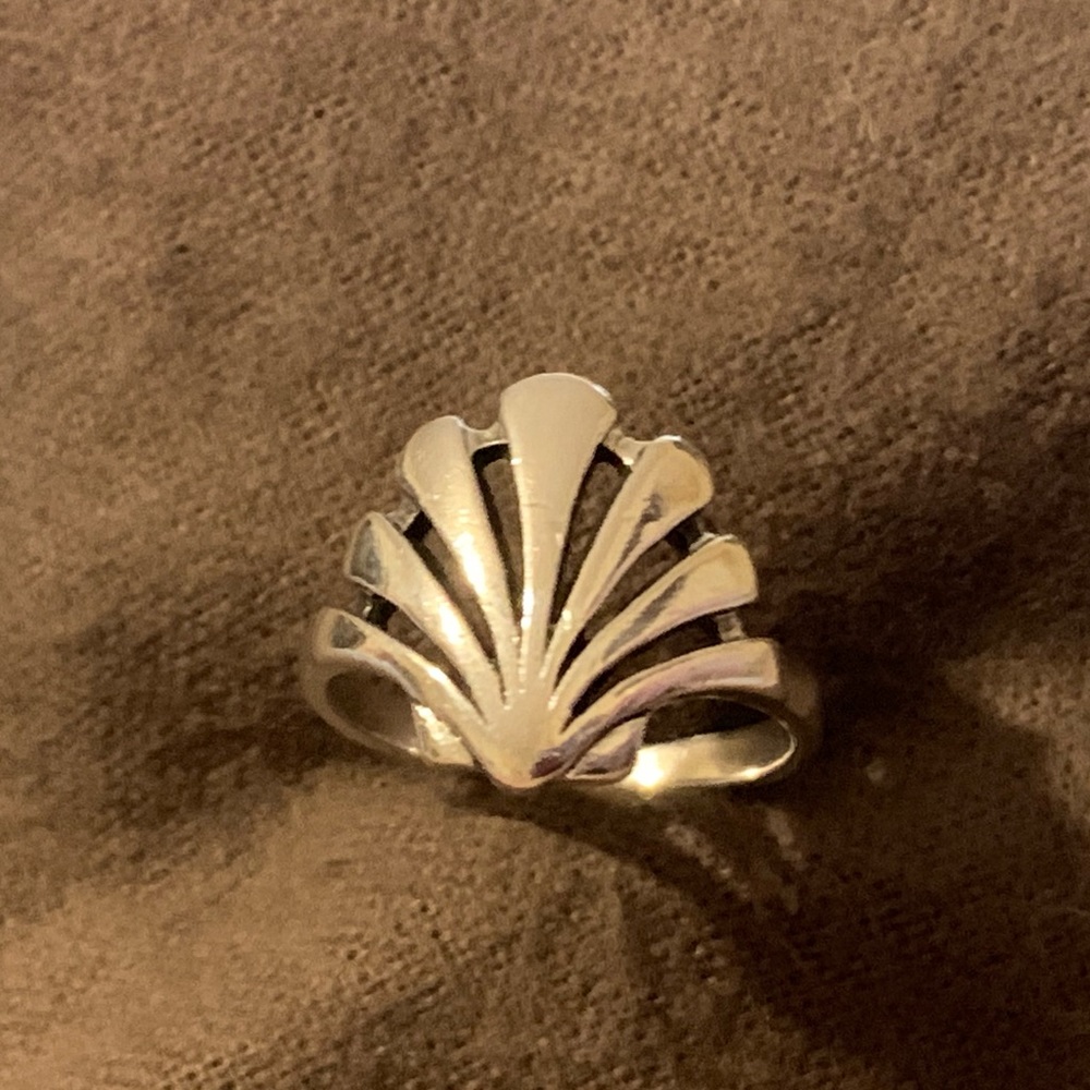 Retired James Avery Shell Ring